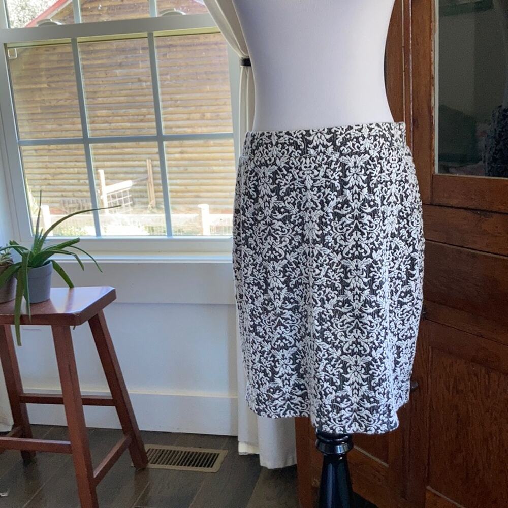 LOFT Black & White Stretch Pull-on Pencil Skirt, XS